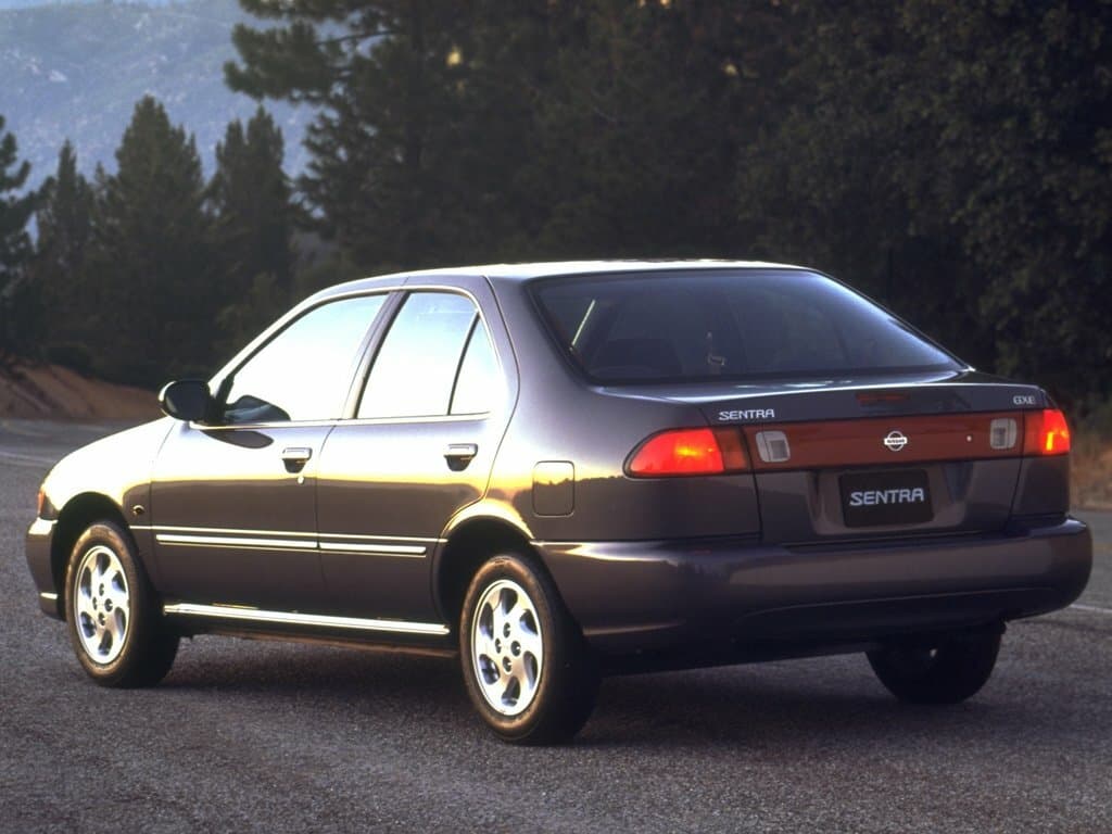 Nissan Sentra IV (B14) — 3/4 arxadan