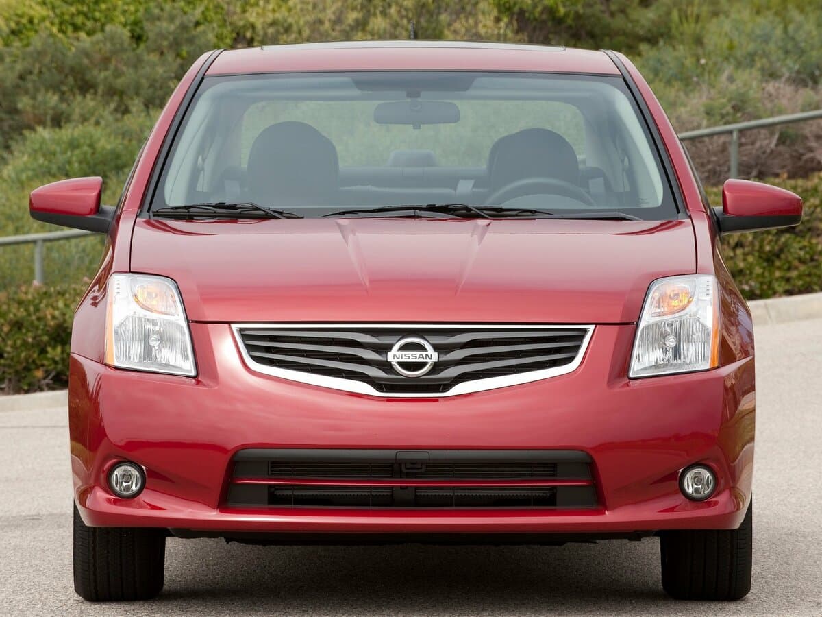 Nissan Sentra VI (B16) Restayling — Öndən
