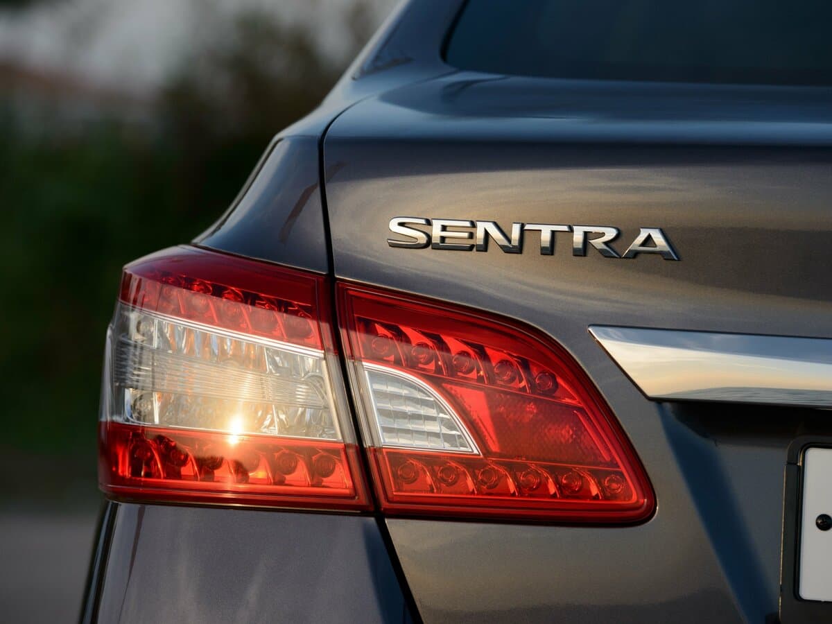 Nissan Sentra VII (B17) — Detal