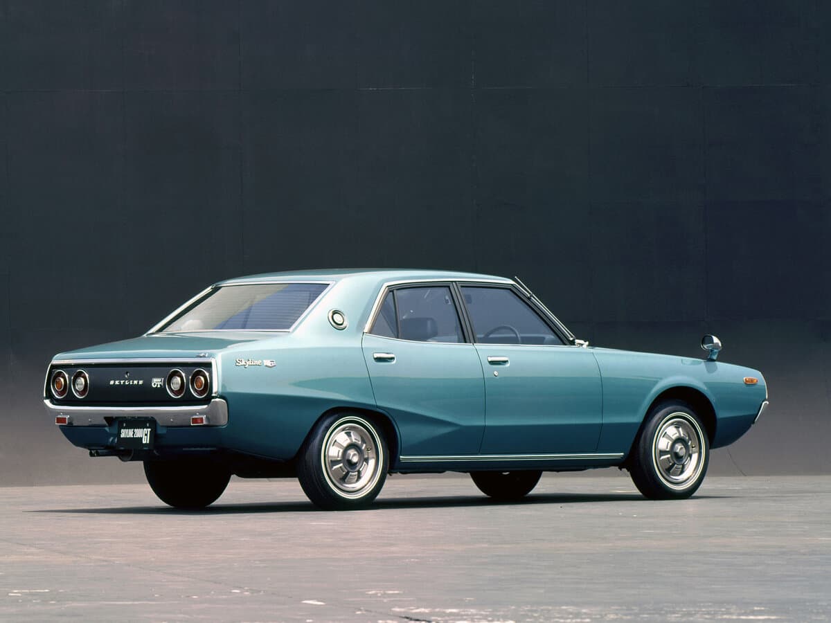 Nissan Skyline IV (C110) — 3/4 arxadan