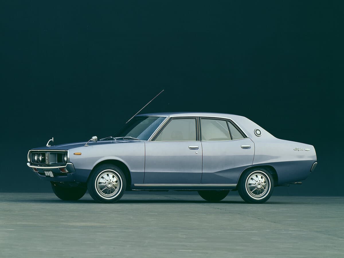 Nissan Skyline IV (C110) — Yandan