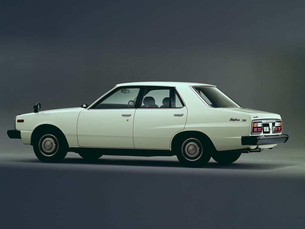 Nissan Skyline V (C210) — 3/4 arxadan