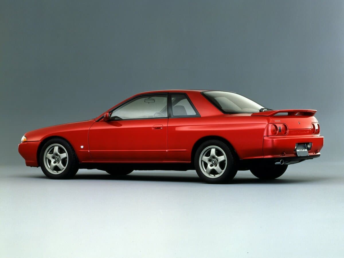Nissan Skyline VIII (R32) — 3/4 arxadan