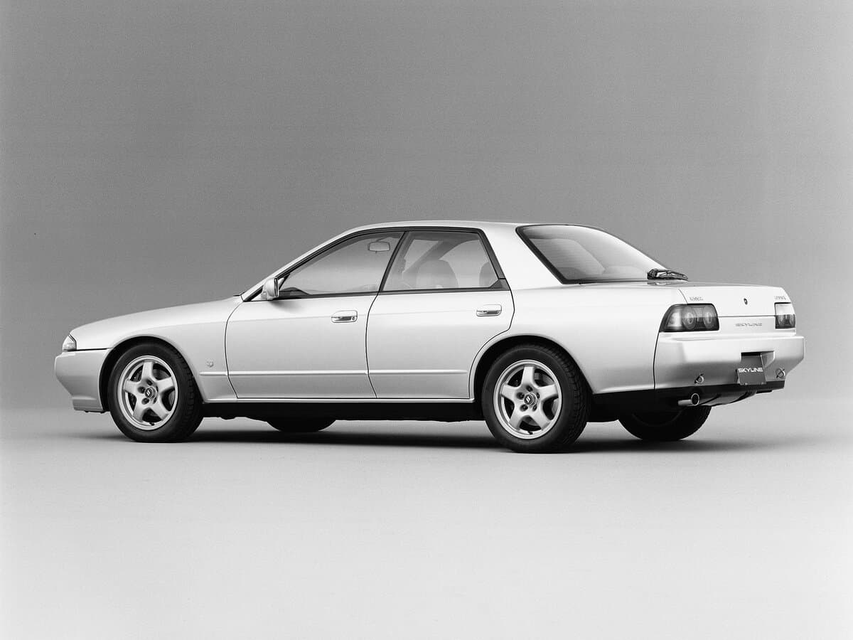 Nissan Skyline VIII (R32) — 3/4 arxadan