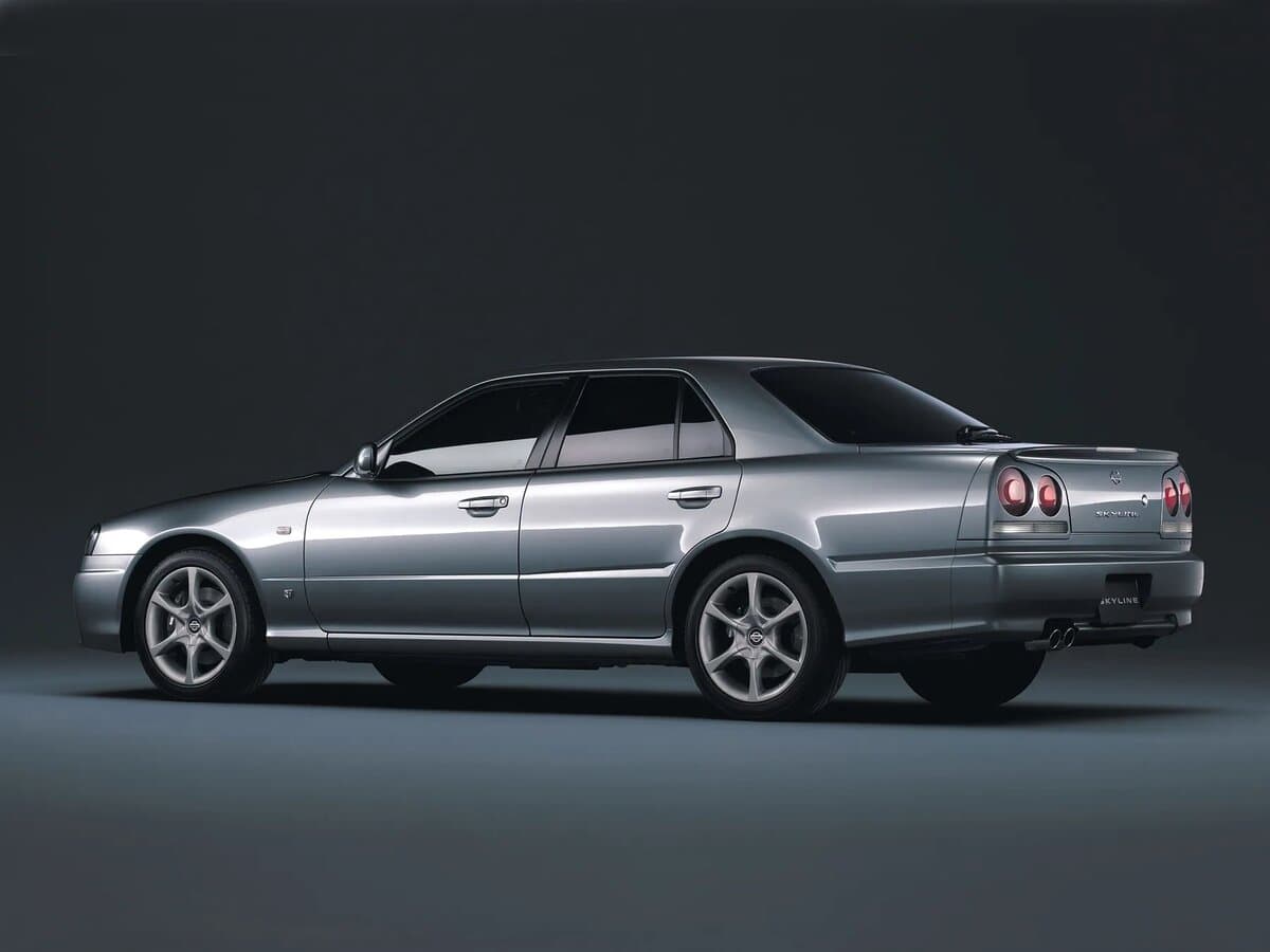 Nissan Skyline X (R34) — 3/4 arxadan