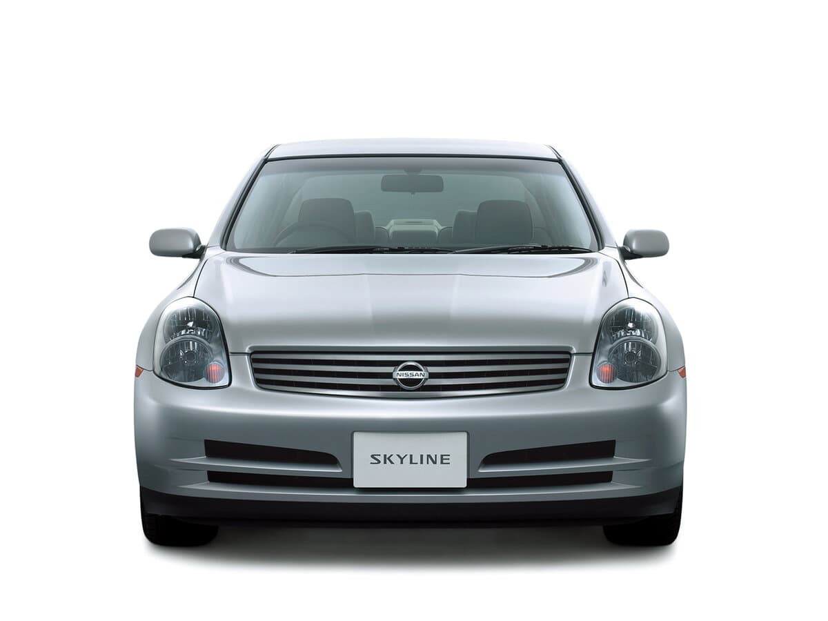 Nissan Skyline XI (V35) — Öndən