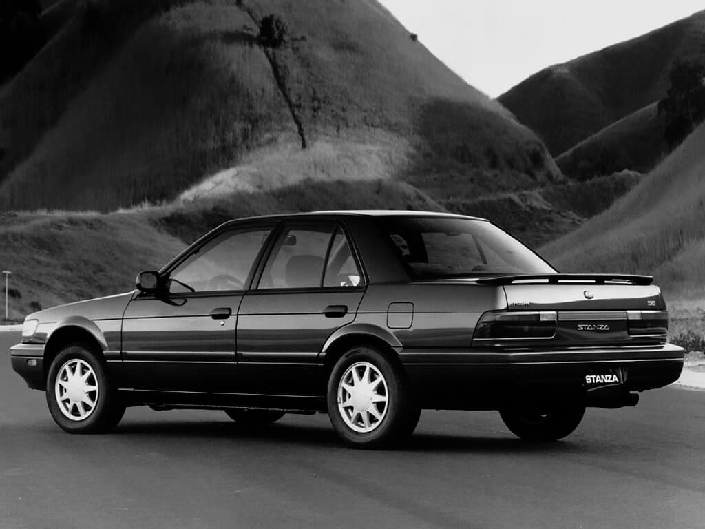 Nissan Stanza III (U12) — 3/4 arxadan