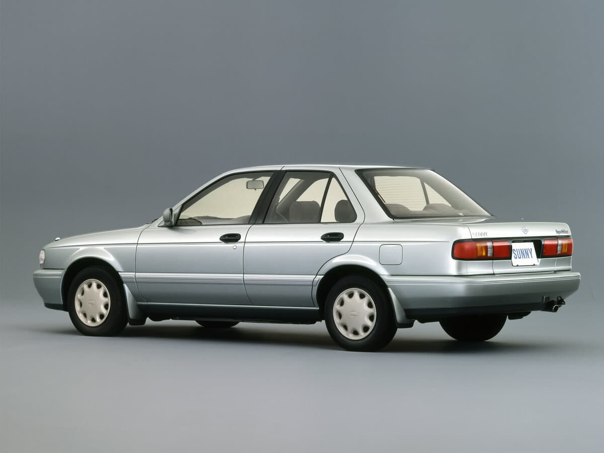 Nissan Sunny B13 — 3/4 arxadan