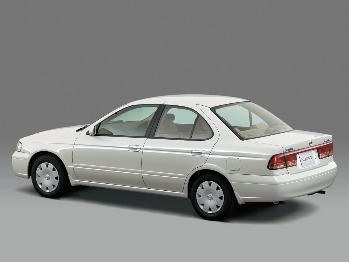 Nissan Sunny B15 — 3/4 arxadan