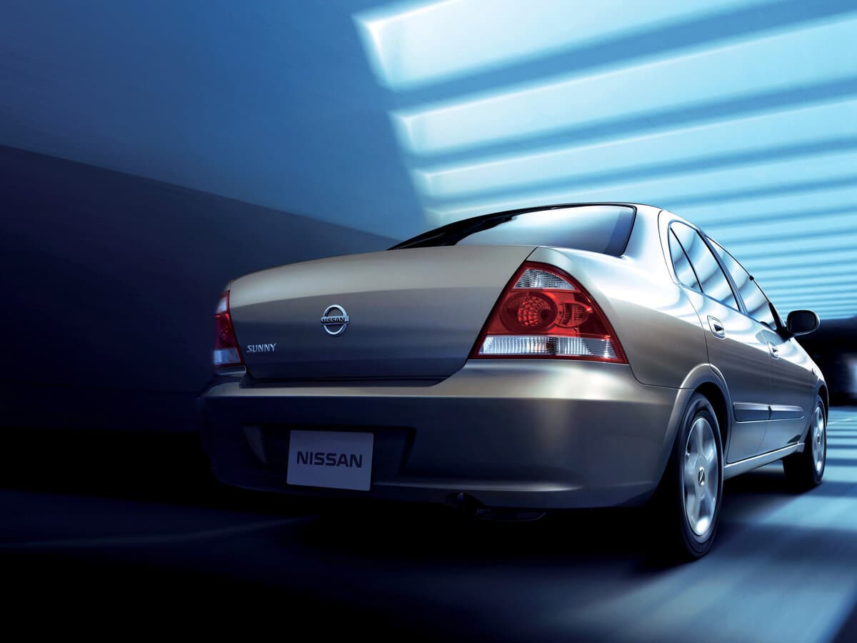 Nissan Sunny B10 — 3/4 arxadan