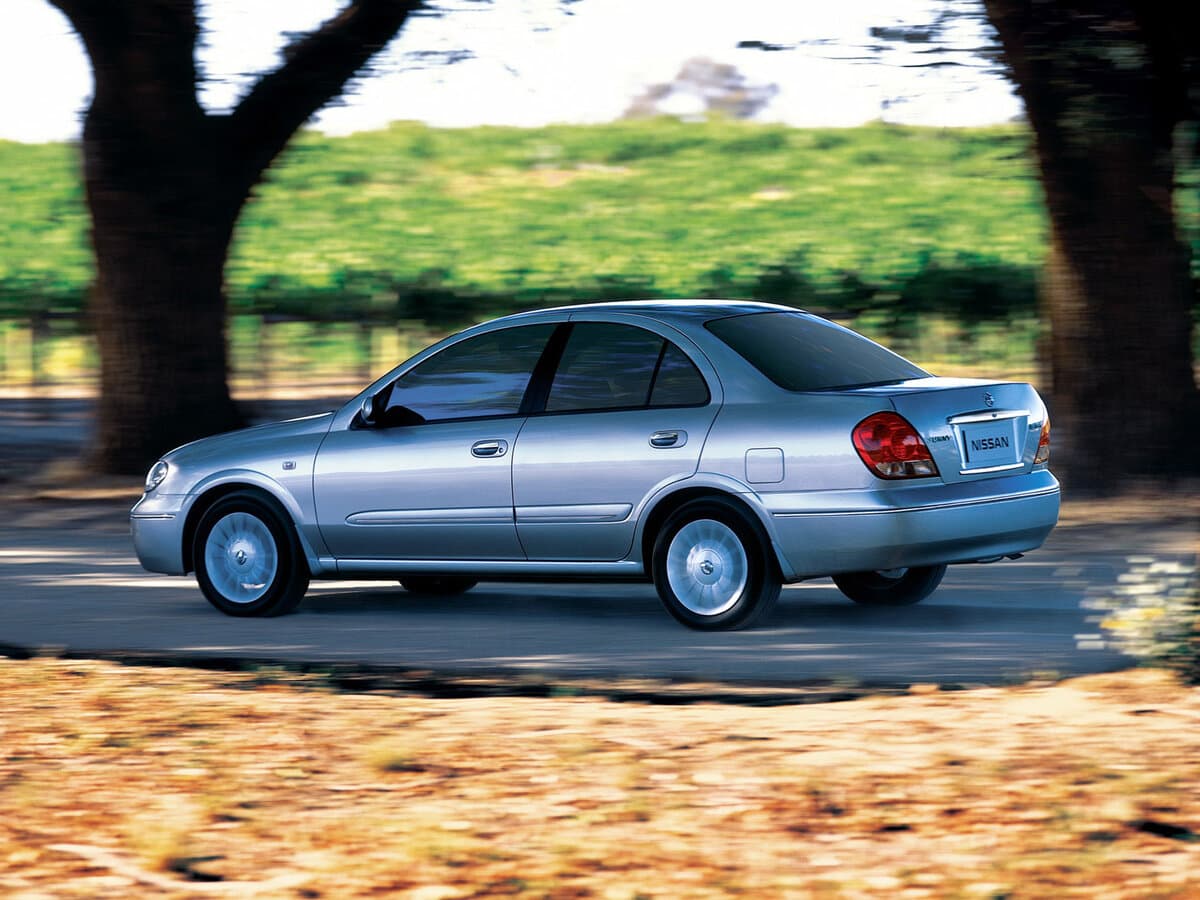 Nissan Sunny B10 — Yandan