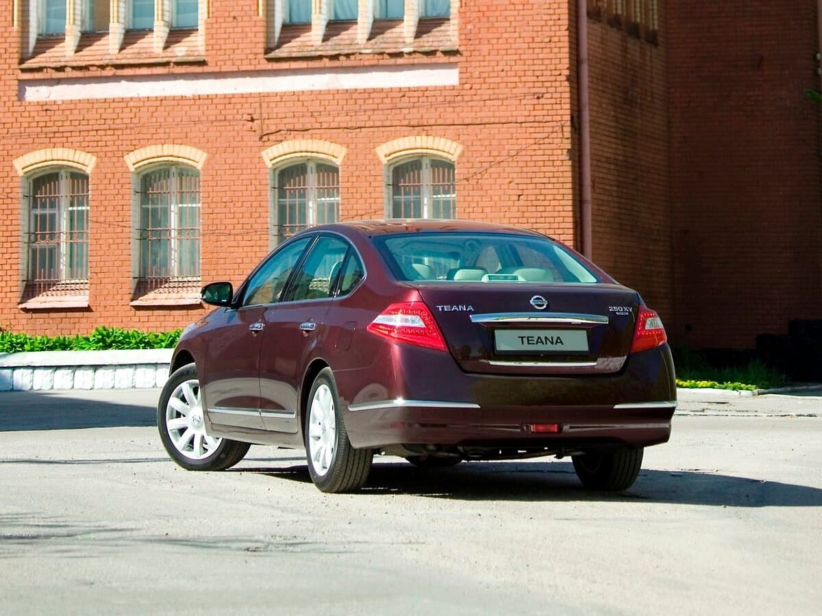 Nissan Teana II (J32) — 3/4 arxadan