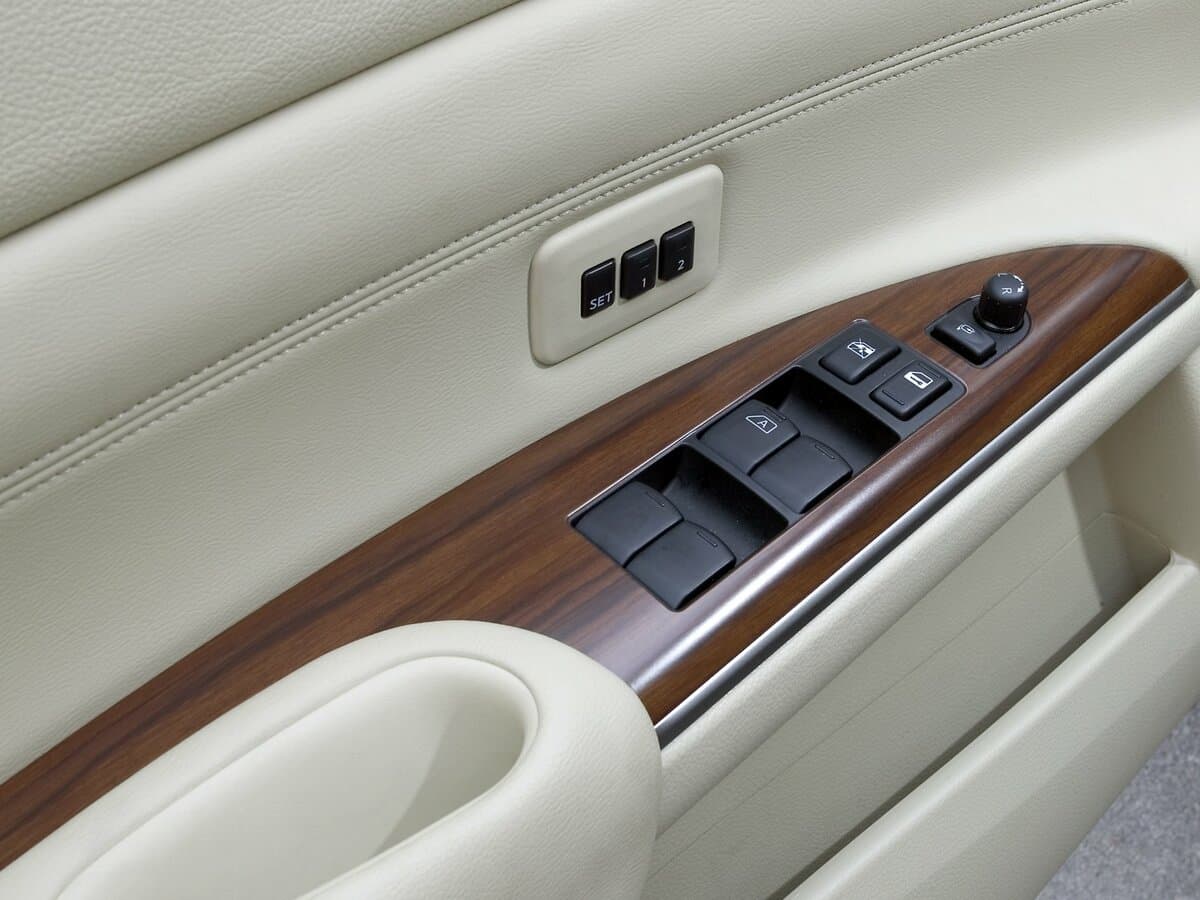 Nissan Teana II (J32) Restayling — Qapı
