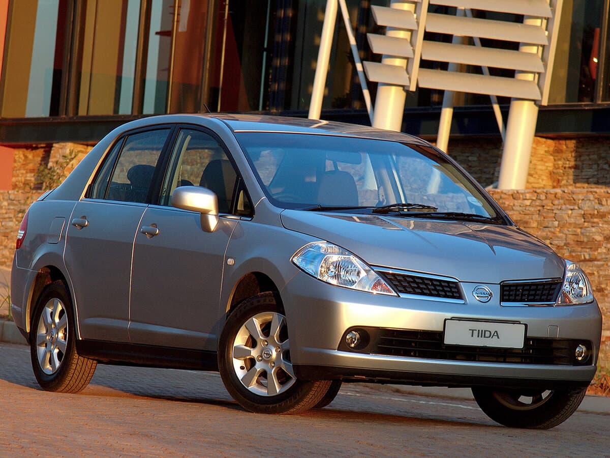 Nissan Tiida I