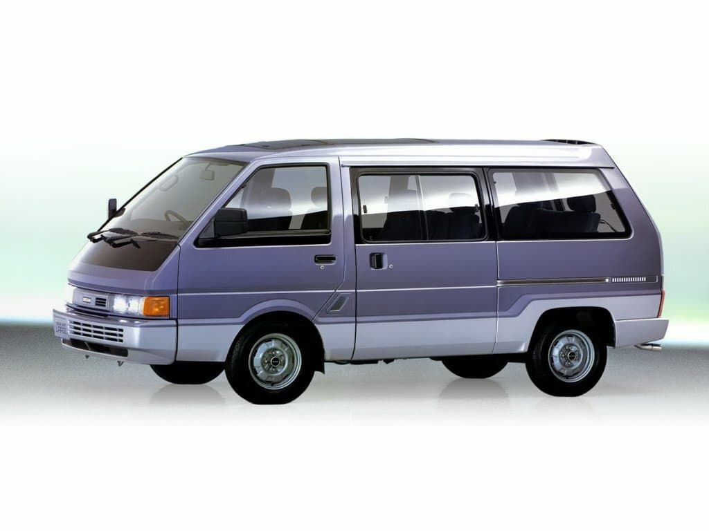 Nissan Vanette II — Yandan