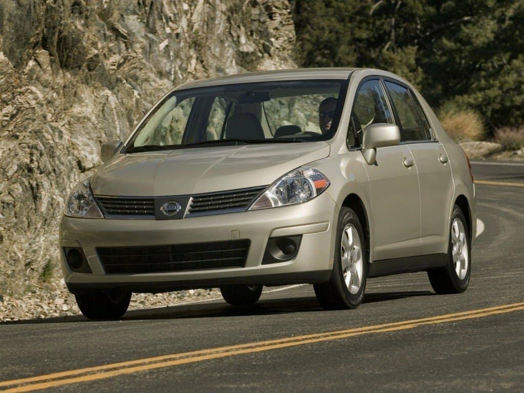 Nissan Versa I