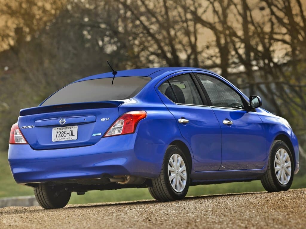 Nissan Versa II — 3/4 arxadan