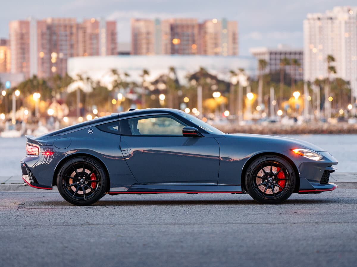 Nissan Z I (RZ34) Restayling — Yandan