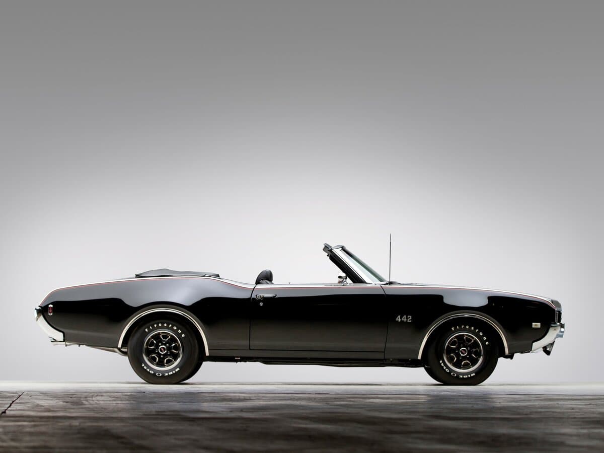 Oldsmobile 442 II — Yandan