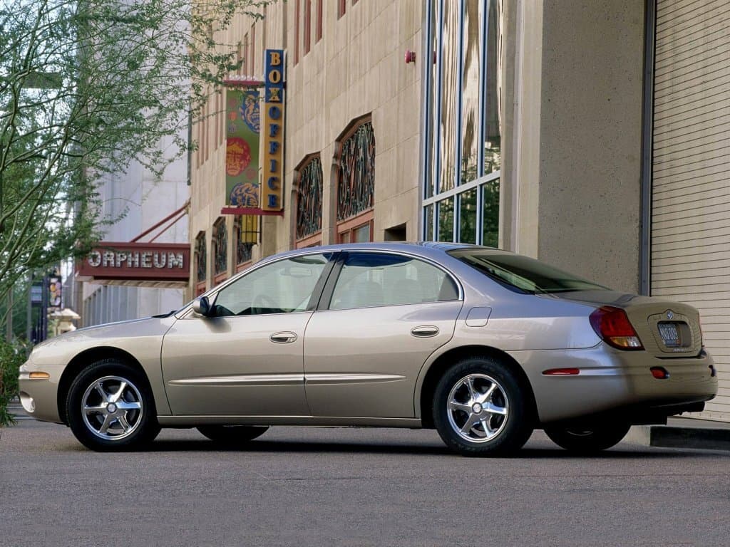 Oldsmobile Aurora II — Yandan