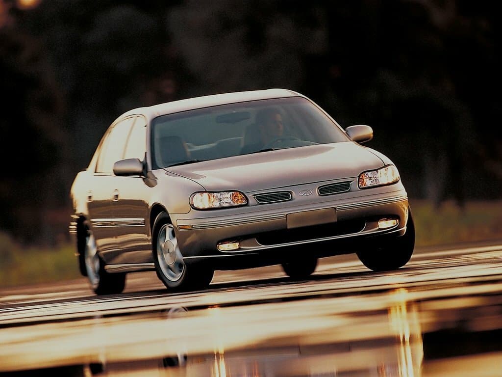 Oldsmobile Cutlass VI — Öndən