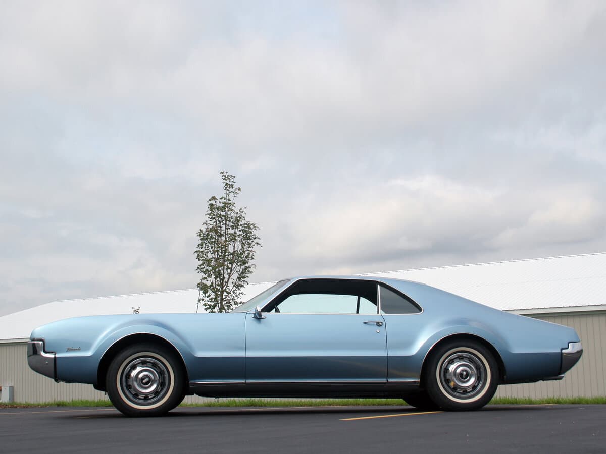 Oldsmobile Toronado I — Yandan