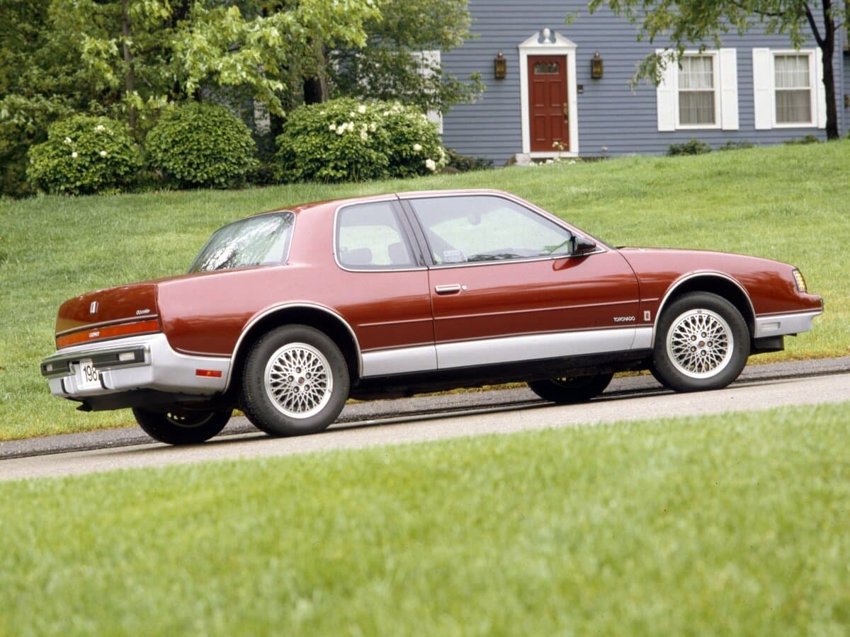 Oldsmobile Toronado IV — Yandan