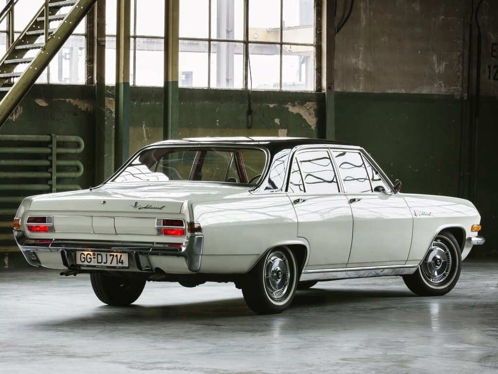 Opel Admiral A — 3/4 arxadan
