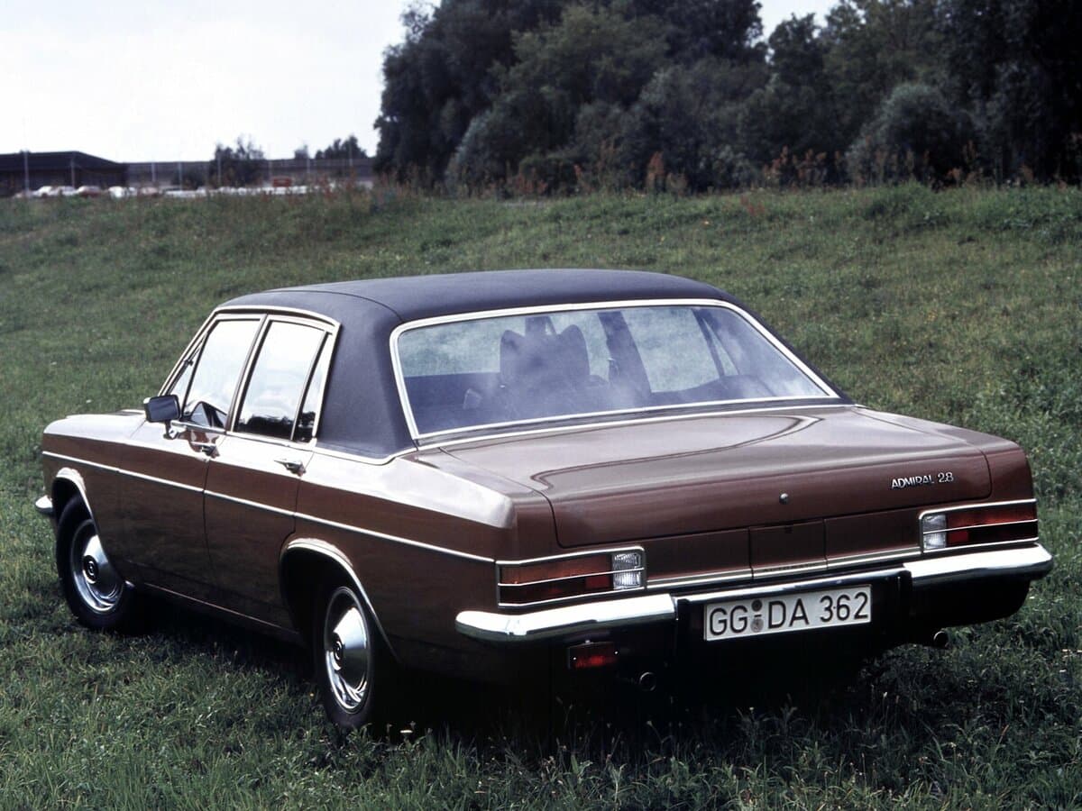 Opel Admiral B — 3/4 arxadan