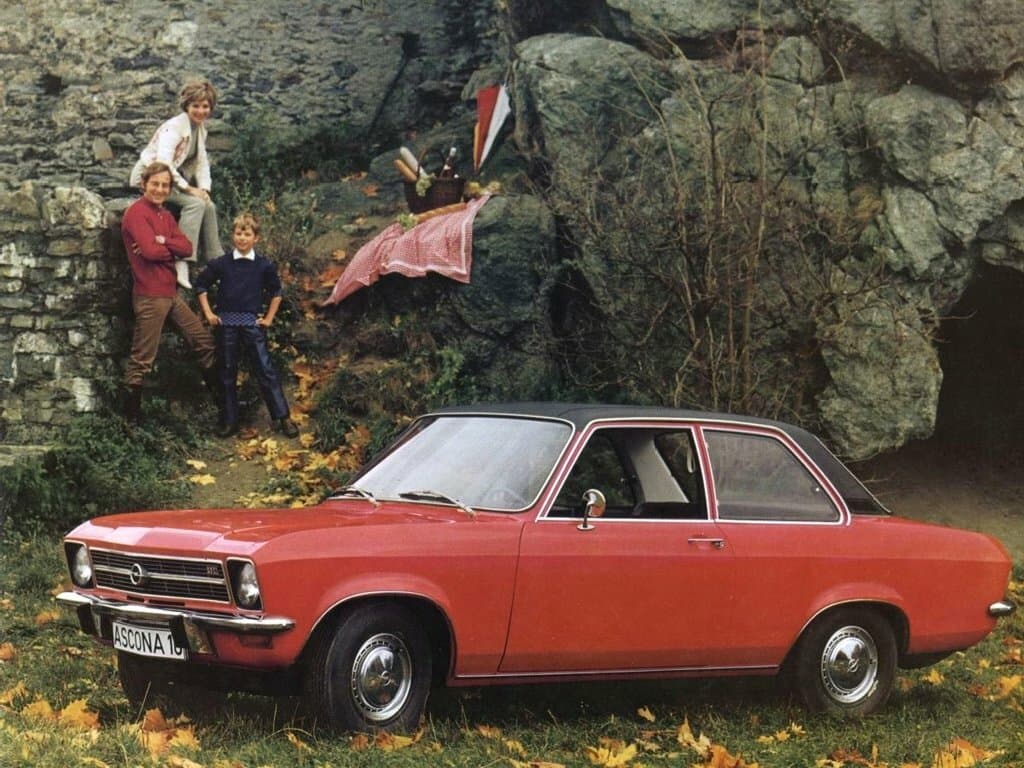 Opel Ascona A — Yandan