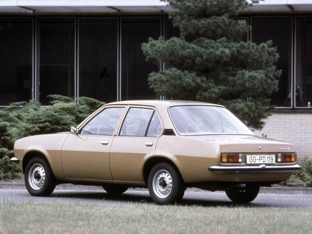 Opel Ascona B — 3/4 arxadan