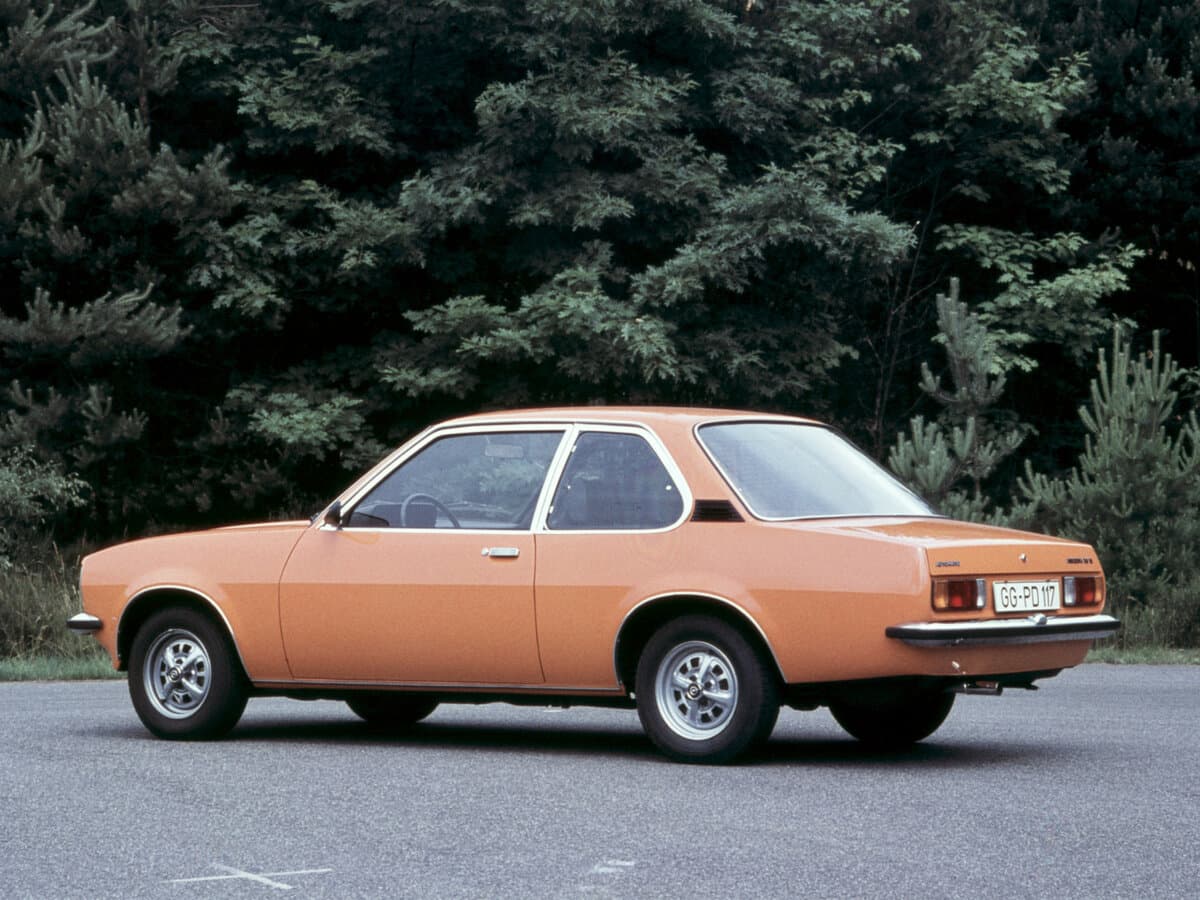 Opel Ascona B — 3/4 arxadan