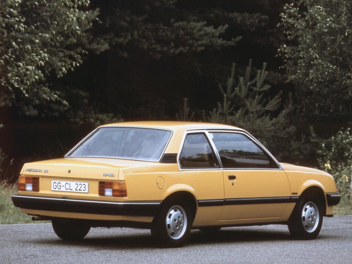 Opel Ascona C — 3/4 arxadan