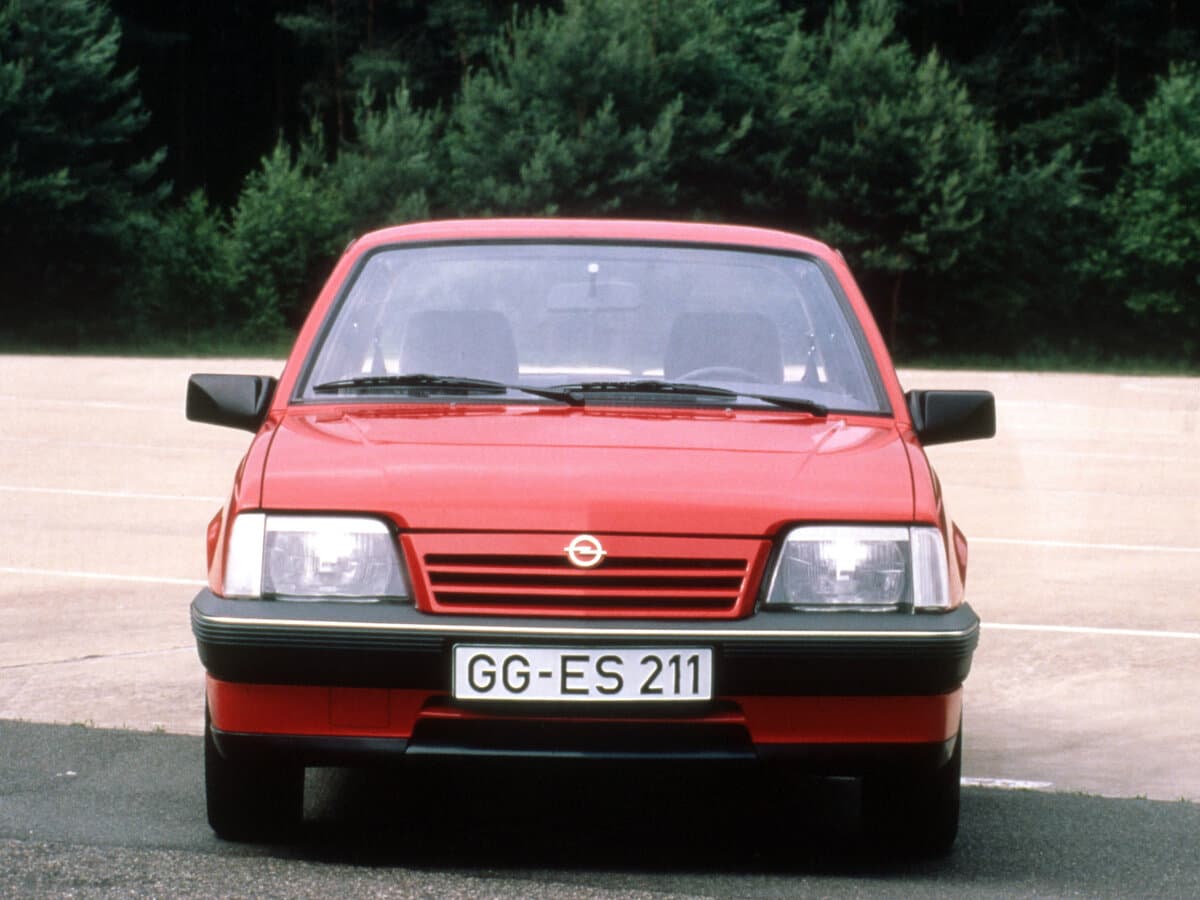 Opel Ascona C — Öndən