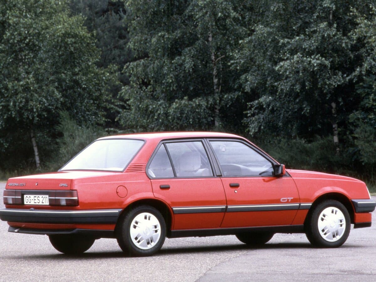 Opel Ascona C — 3/4 arxadan