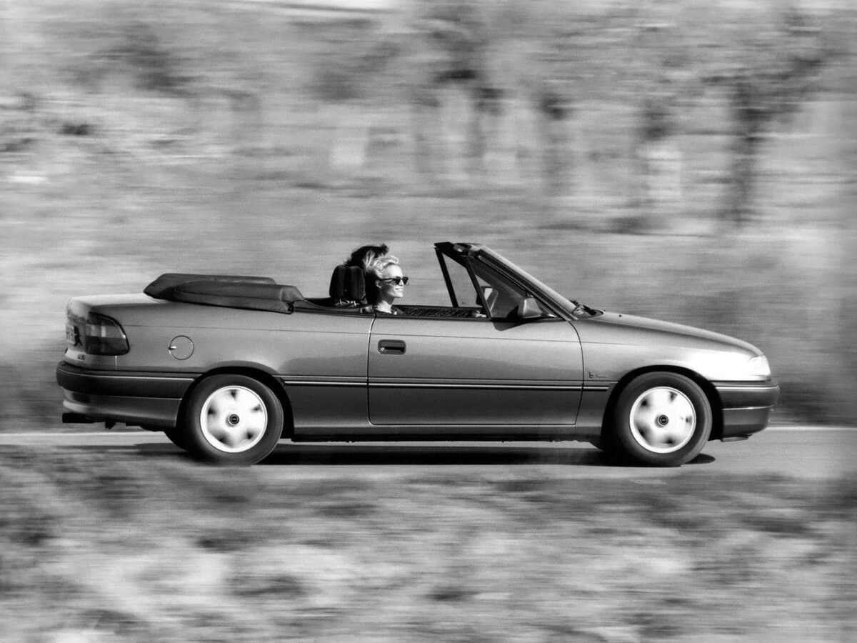 Opel Astra F — Yandan