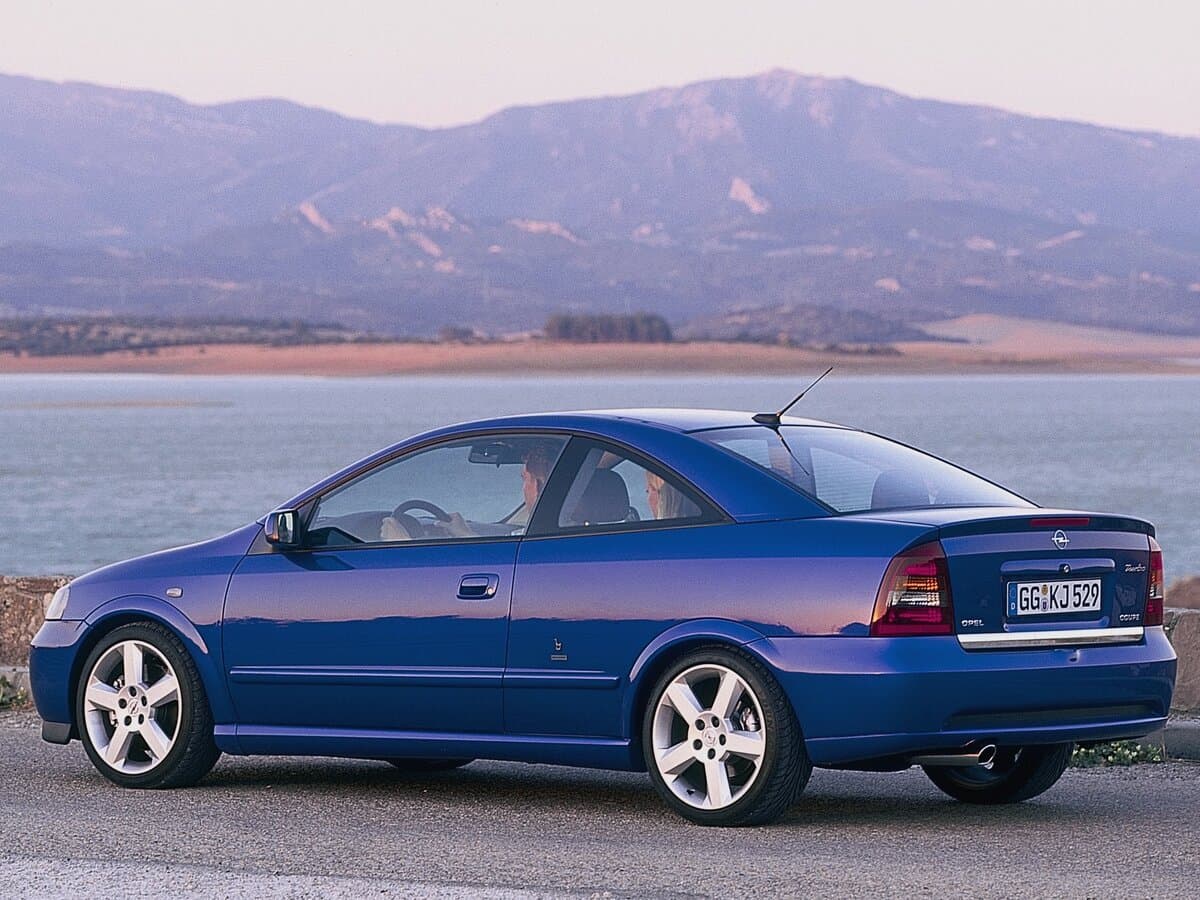 Opel Astra G — 3/4 arxadan