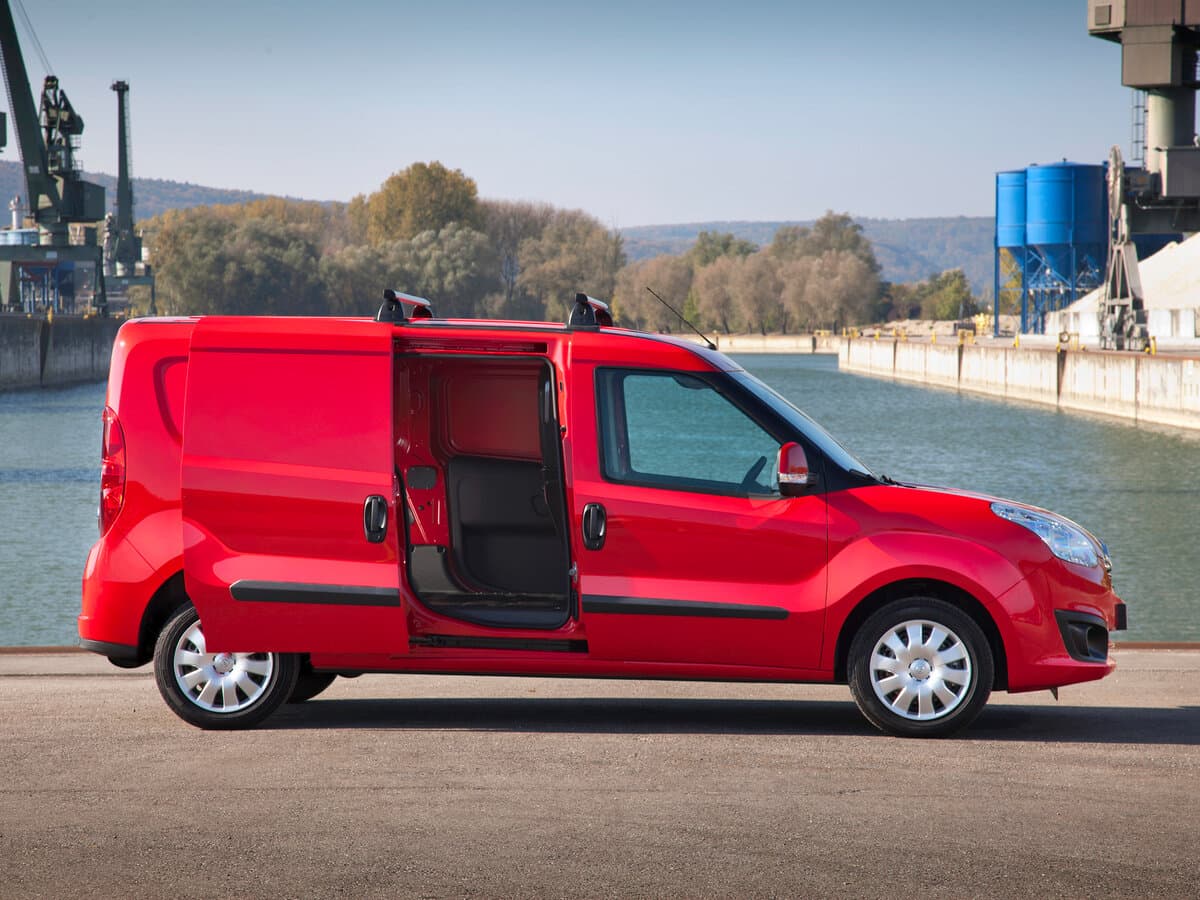 Opel Combo D — Yandan