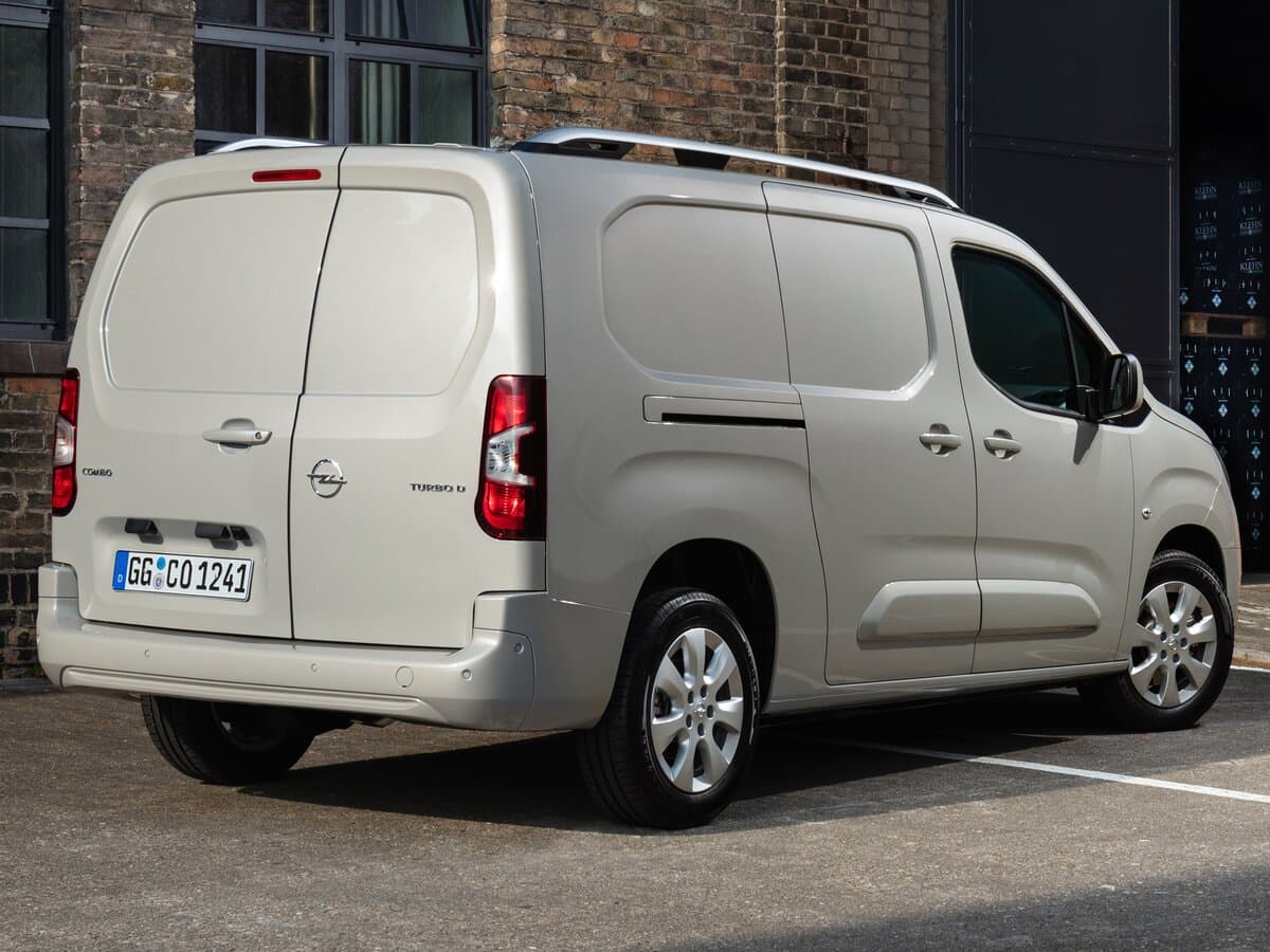 Opel Combo E — 3/4 arxadan