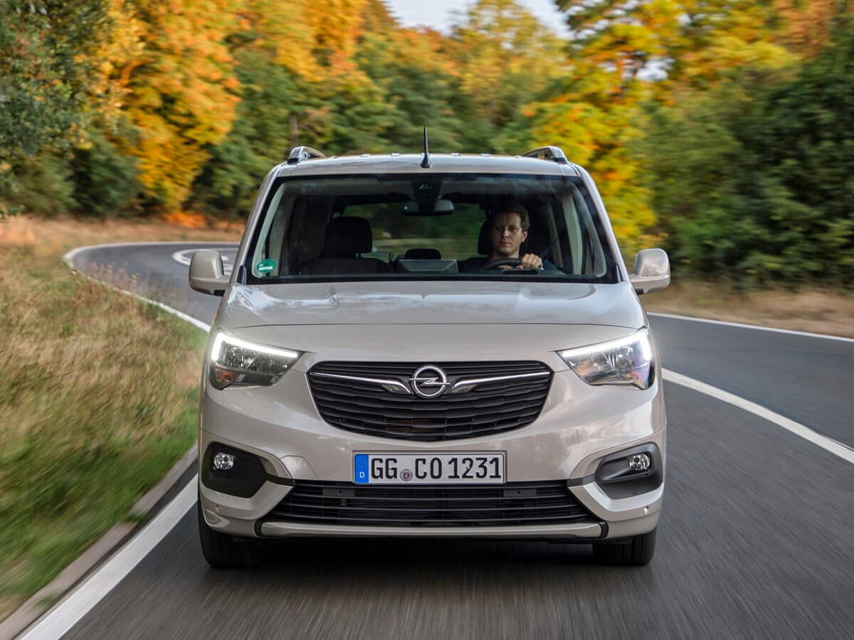 Opel Combo E — Öndən