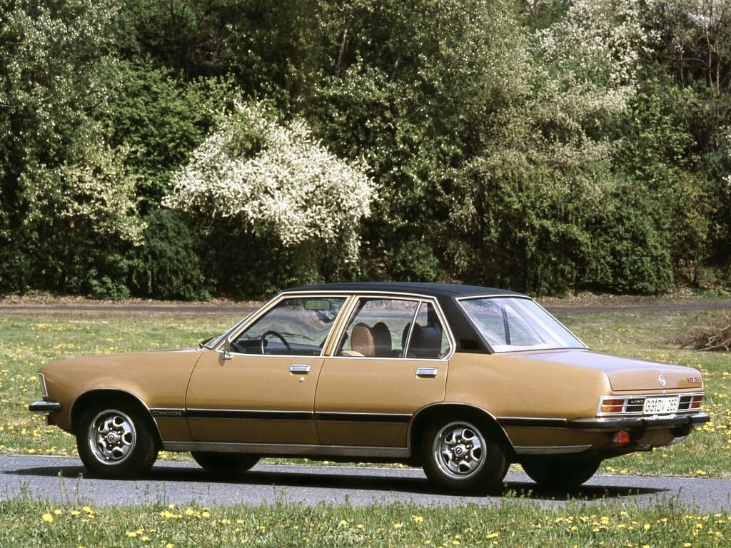 Opel Commodore B — 3/4 arxadan