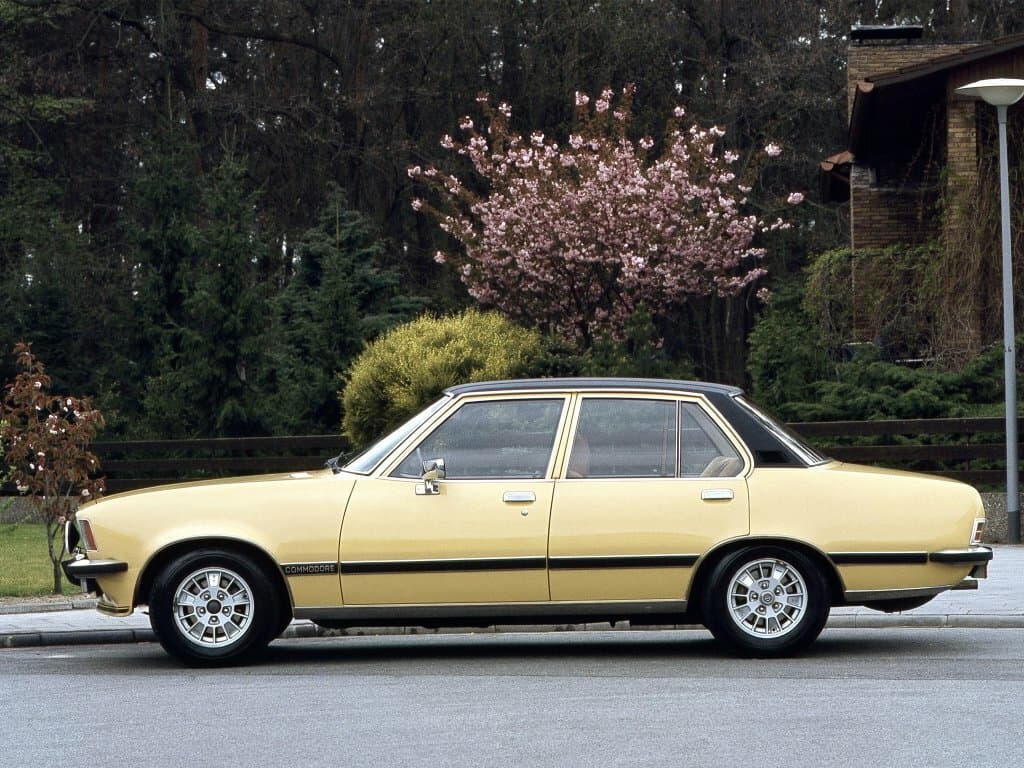 Opel Commodore B — Yandan
