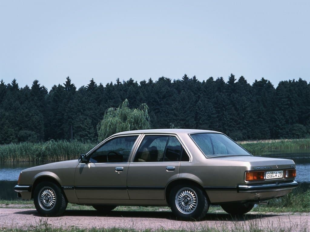 Opel Commodore C — 3/4 arxadan