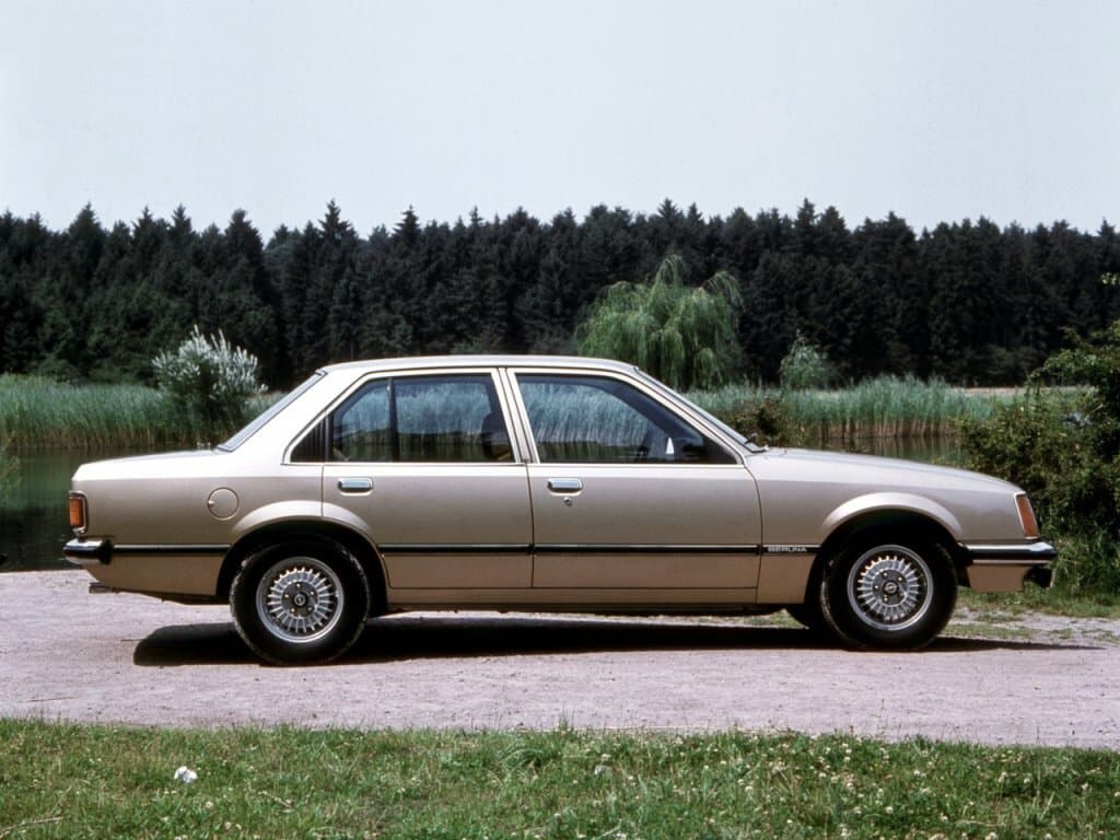 Opel Commodore C — Yandan