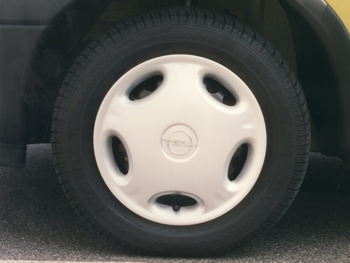 Opel Corsa B — Təkər