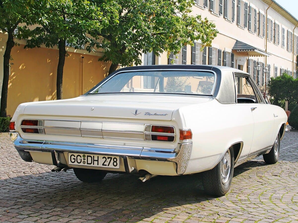 Opel Diplomat A — Arxadan