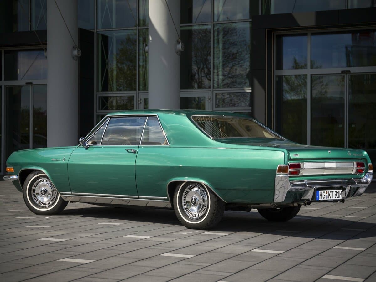 Opel Diplomat A — 3/4 arxadan