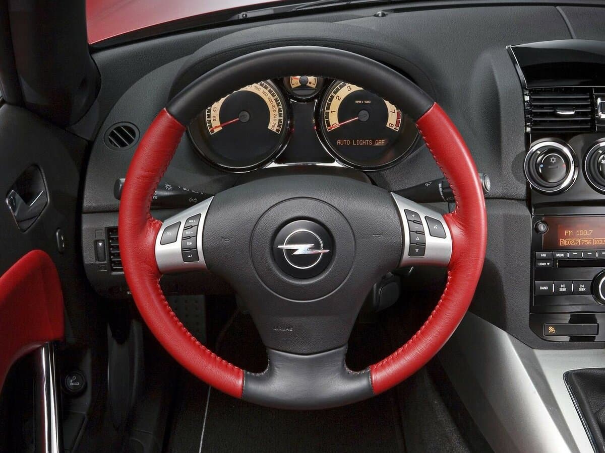 Opel GT II — Sükan