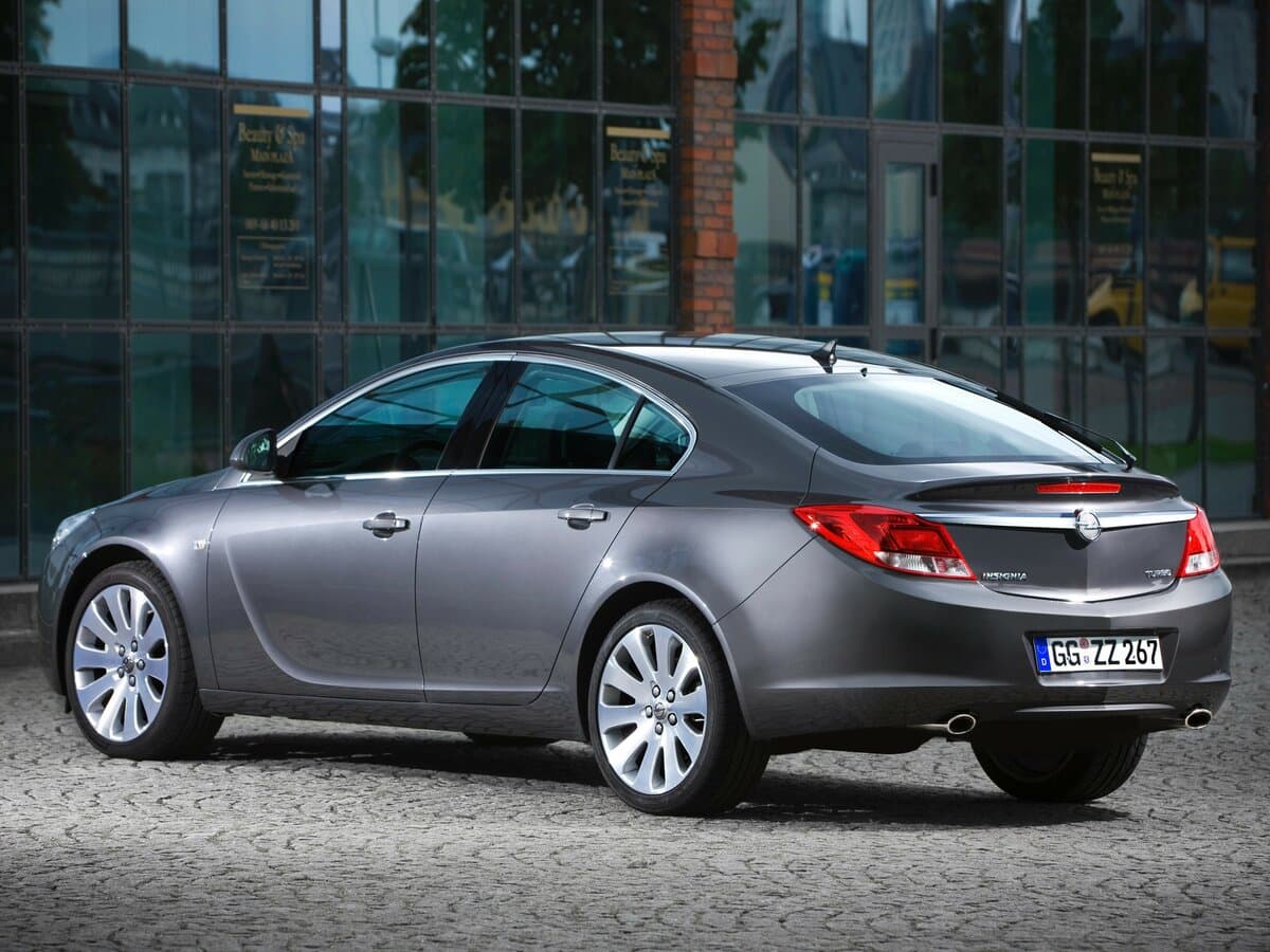 Opel Insignia I — 3/4 arxadan