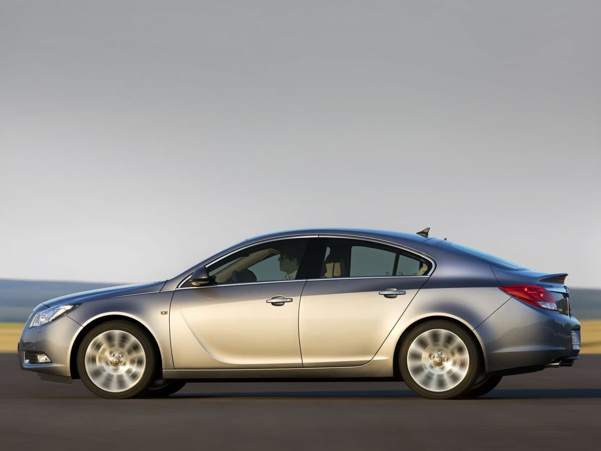 Opel Insignia I — Yandan